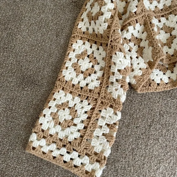 Granny Square Crochet Pattern Sweater - Brown & White - Picture 5 of 9